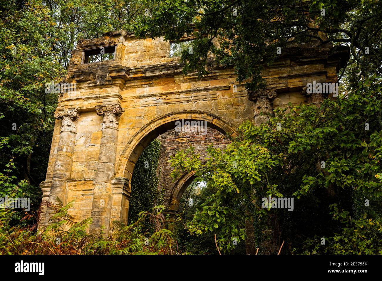 La vecchia casa di porta al castello di Mereworth vicino Maidstone in Kent, Inghilterra. Foto Stock