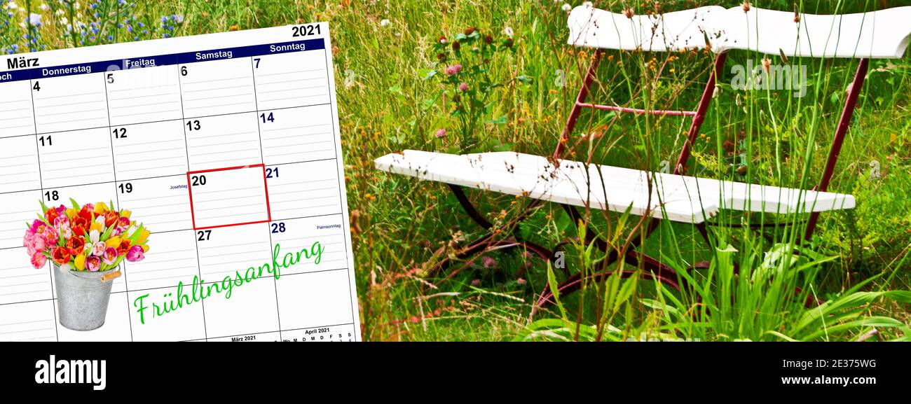 Frühlingsanfang Sitzbank mit Kalender und Tulpen auf Frühlingswiese Foto Stock