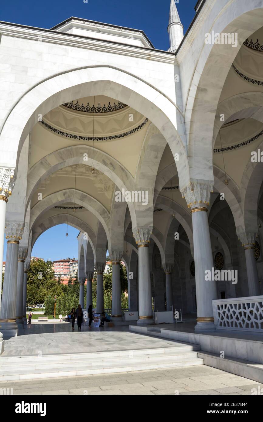Ankara, Turchia: Veduta della Moschea di Ulus Melike Hatun, moschea di nuova costruzione aperta al pubblico nel 2017. Foto Stock