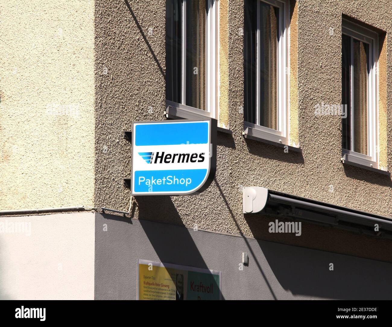 Ansbach, GERMANIA : logo Hermes su palo, Hermes è il più grande fornitore di servizi logistici post-indipendenti in Germania per consegne a privati Foto Stock