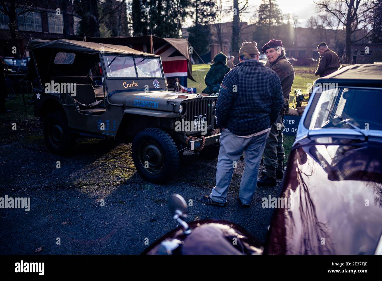 Scene di rievocazione della seconda guerra mondiale durante una giornata all'aperto al Bicester Heritage Foto Stock