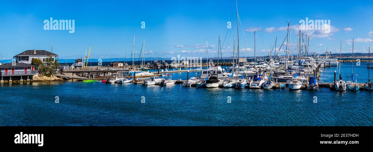 Monterey, California, 19 febbraio 2018: La storica Cannery Row, il Fisherman's Wharf e il porticciolo sono disseminati di monumenti e sculture. Foto Stock