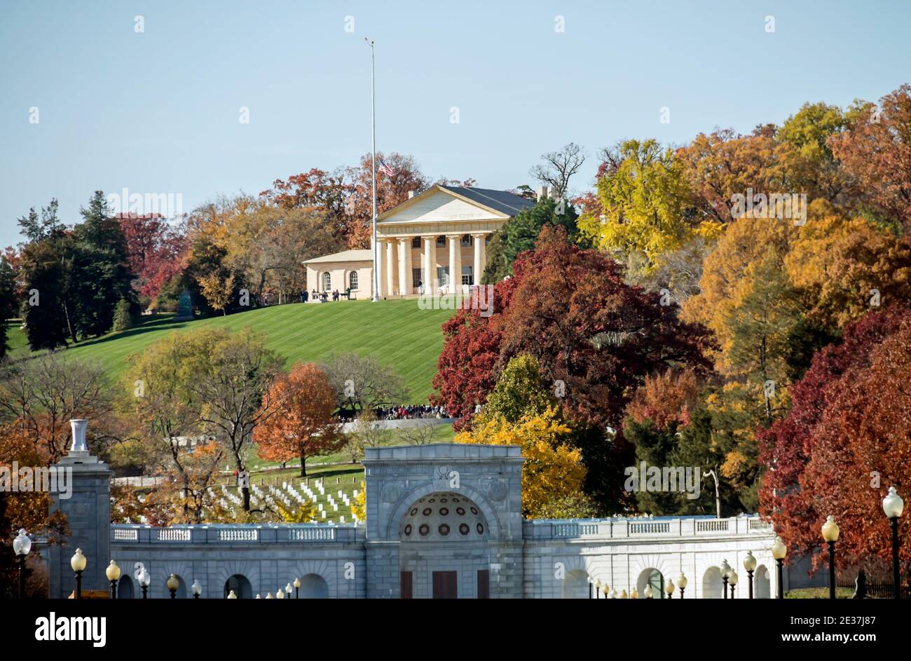 Ingresso al Cimitero di Arlington ed ex casa di Robert E. Lee Virginia, in autunno Foto Stock