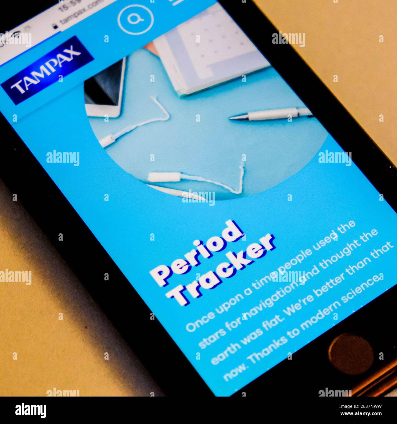 Londra UK, gennaio 17 2021, schermata dell'app Tracker di periodo Tampax su un cellulare o uno smartphone Foto Stock