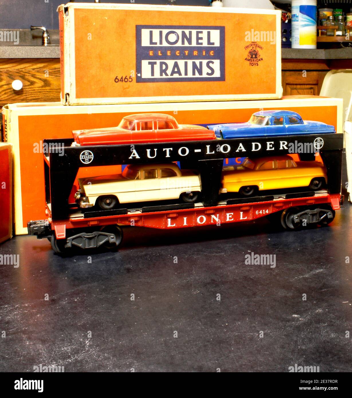 Una compagnia di trasporto auto Lionel Train dalla metà degli anni '50. Lionel numero di parte 6414 ancora in uso nel 2021. Foto Stock Una compagnia di trasporto auto Lionel Train dalla metà degli anni '50. Lionel numero di parte 6414 ancora in uso nel 2021. Foto Stock