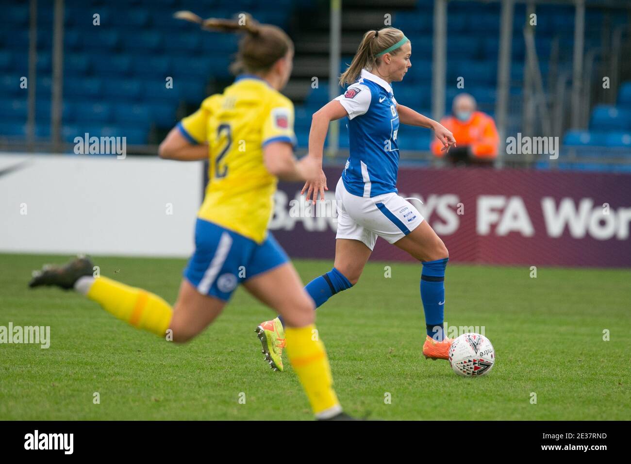 Solihull, West Midlands, Regno Unito. 17 gennaio 2021. WSL: BCFC contro Brighton e Hove Albion. Ruesha Littlejohn, nuovo firmatario per donne blues, porta avanti il suo debutto per BCFC. Credit: Peter Lopeman/Alamy Live News Foto Stock