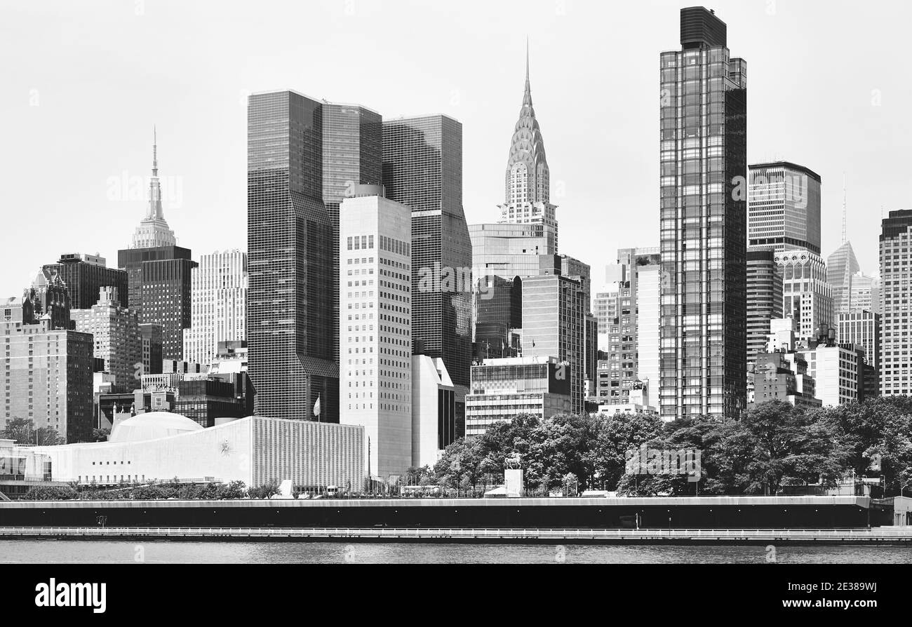 Foto in bianco e nero del panorama del lungomare di New York City East River, Stati Uniti. Foto Stock