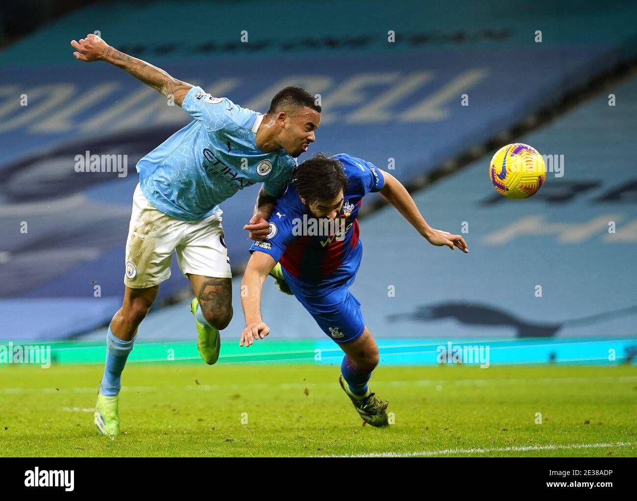 Manchester City's Gabriel Gesù tenta un tiro in porta durante il match di Premier League al Etihad Stadium e Manchester. Foto Stock