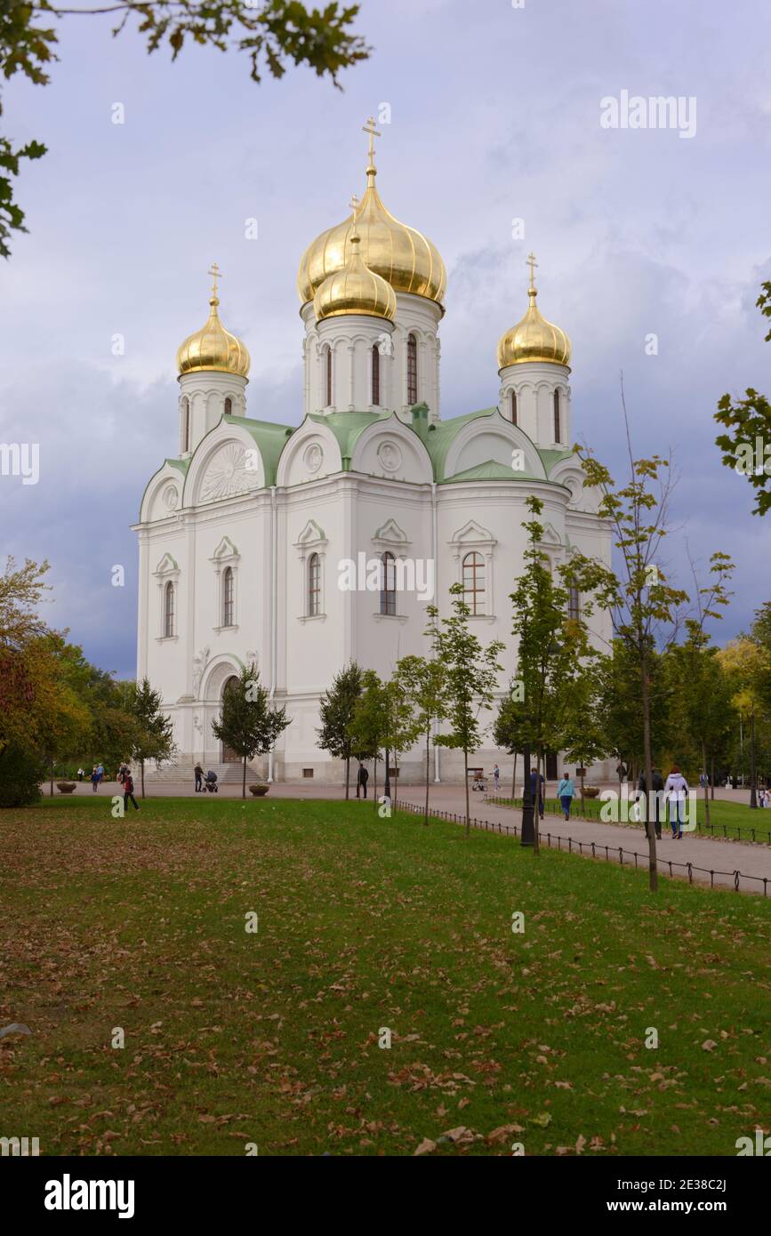 Cattedrale di Santa Caterina il Grande Martire nella città di Pushkin vicino a San Pietroburgo, Russia. La cattedrale è ricostruita nel 2010 dopo la soffiatura nel 1939 Foto Stock