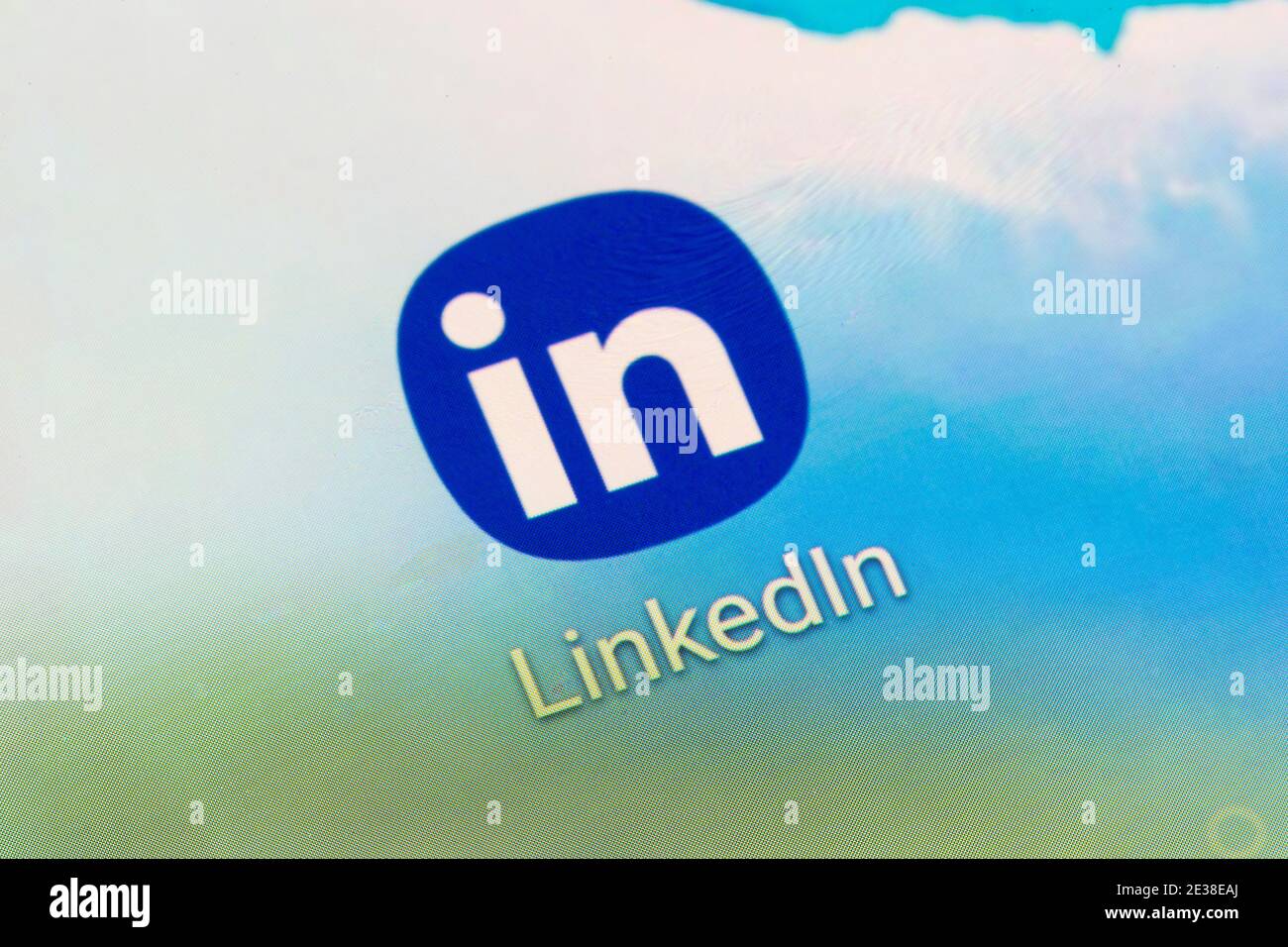 Una prima pagina del logo dell'app per LinkedIn - An Servizio online orientato al lavoro e al business americano su un telefono cellulare schermo Foto Stock