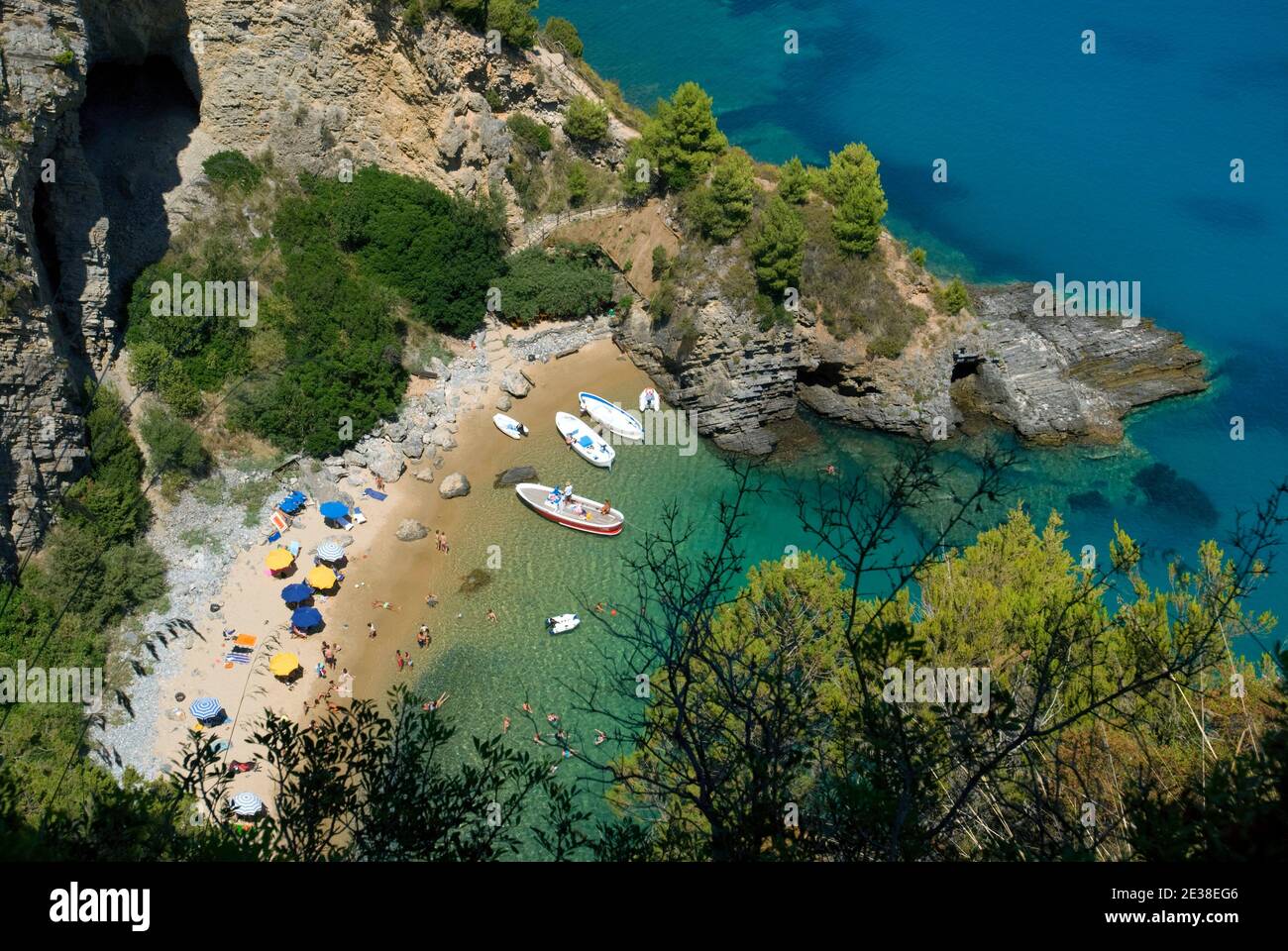 Piccola spiaggia a Buondormire Bay, Capo Palinuro, Cilento, Italia Foto Stock