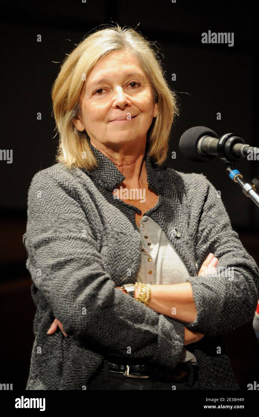 Kathleen Evin durante la registrazione del programma radiofonico "le Jeu des 1000 euros" trasmesso su France Inter Station dalla Maison de la radio a Parigi, Francia, il 24 novembre 2010. Foto di Nicolas Briquet/ABACAPRESS.COM Foto Stock