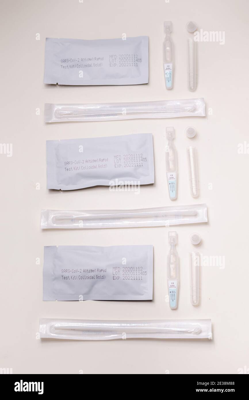 Tre kit di test per anticorpi rapidi SARS-COV-2 AG. Test con tampone nasofaringeo Foto Stock