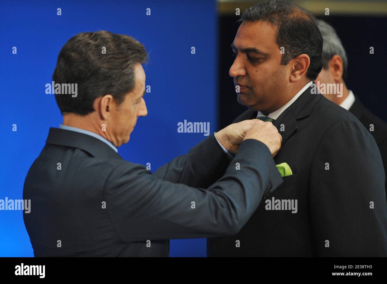 Il presidente francese Nicolas Sarkozy è raffigurato durante una cerimonia in ricordo delle vittime degli attacchi del 2008 novembre a Mumbai, India, il 7 dicembre 2010. Sarkozy ha affermato oggi che è 'inaccettabile' che le reti terroristiche possano trovare rifugi sicuri in Pakistan, in quanto ha reso omaggio alle vittime degli attacchi del 2008 a Mumbai. Foto di Thierry Orban/ABACAPRESS.COM Foto Stock