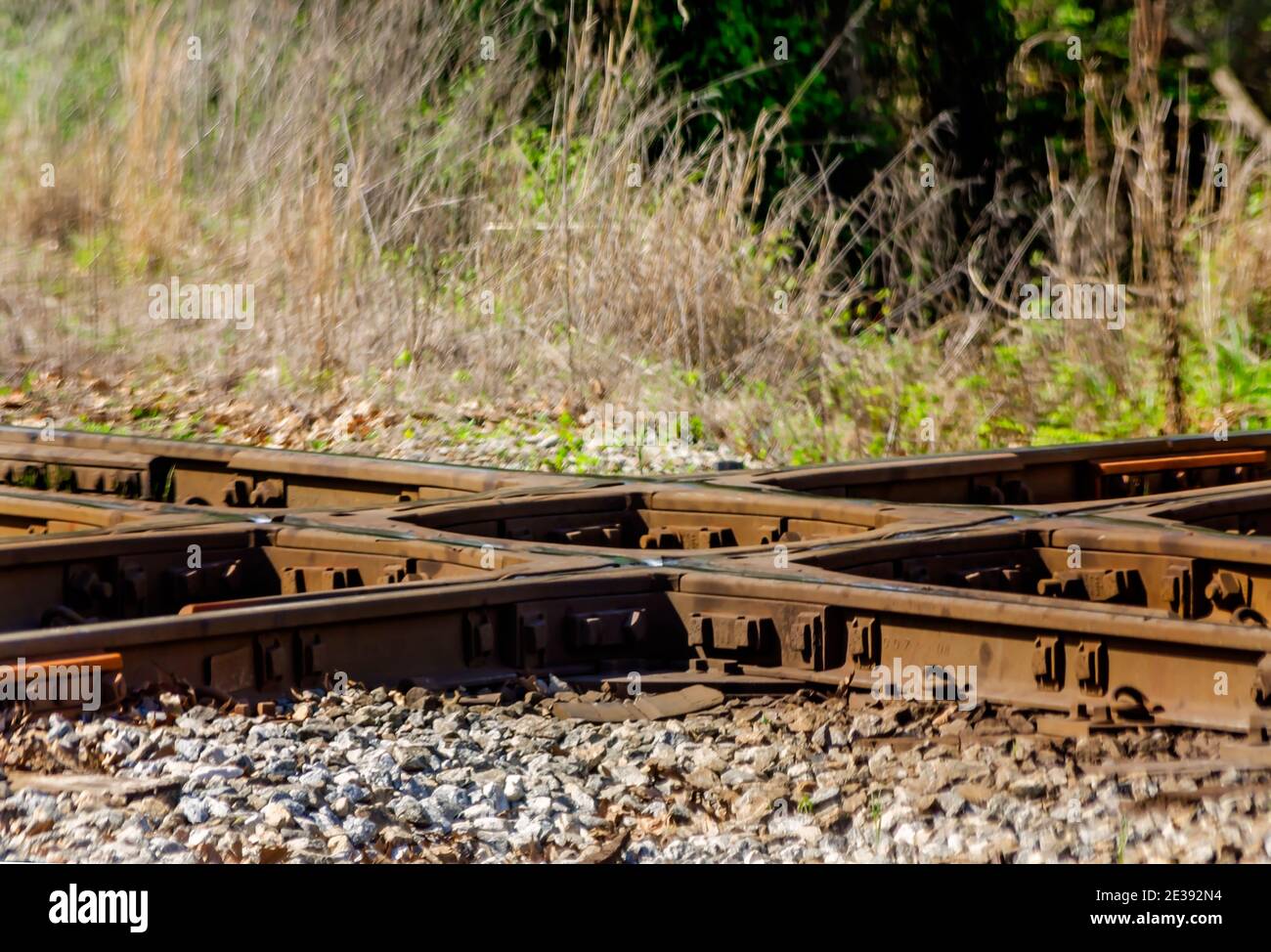 I binari ferroviari sono raffigurati al Corinth Train Depot, 25 marzo 2012, a Corinth, Mississippi. Foto Stock