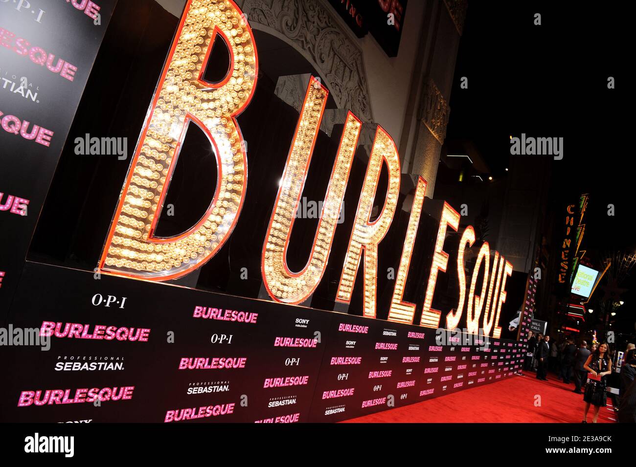 Atmosfera alla prima del 'Burlesque' tenuto al Grauman's Chinese Theatre di Hollywood, Los Angeles, CA, USA il 15 novembre 2010. Foto di Lionel Hahn/ABACAPRESS.COM Foto Stock
