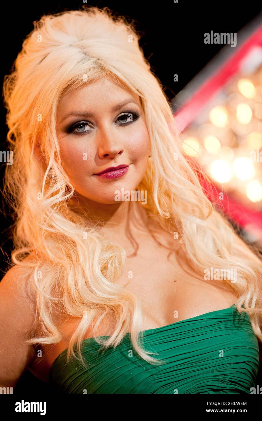 Christina Aguilera, membro del cast, arriva per la prima di "Burlesque" che si è tenuta presso il Grauman's Chinese Theatre di Hollywood, Los Angeles, CA, USA il 15 novembre 2010. Foto di Lionel Hahn/ABACAPRESS.COM Foto Stock