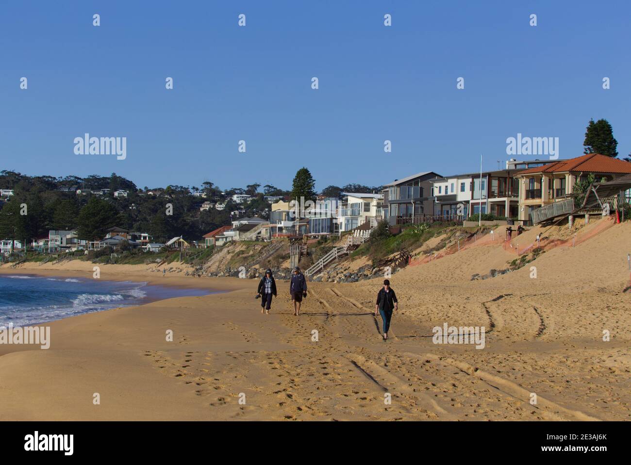 Erosione della spiaggia che causa danni alle case sul lungomare a Wamberal Beach Vicino Terrigal sulla costa centrale del NSW Australia Foto Stock