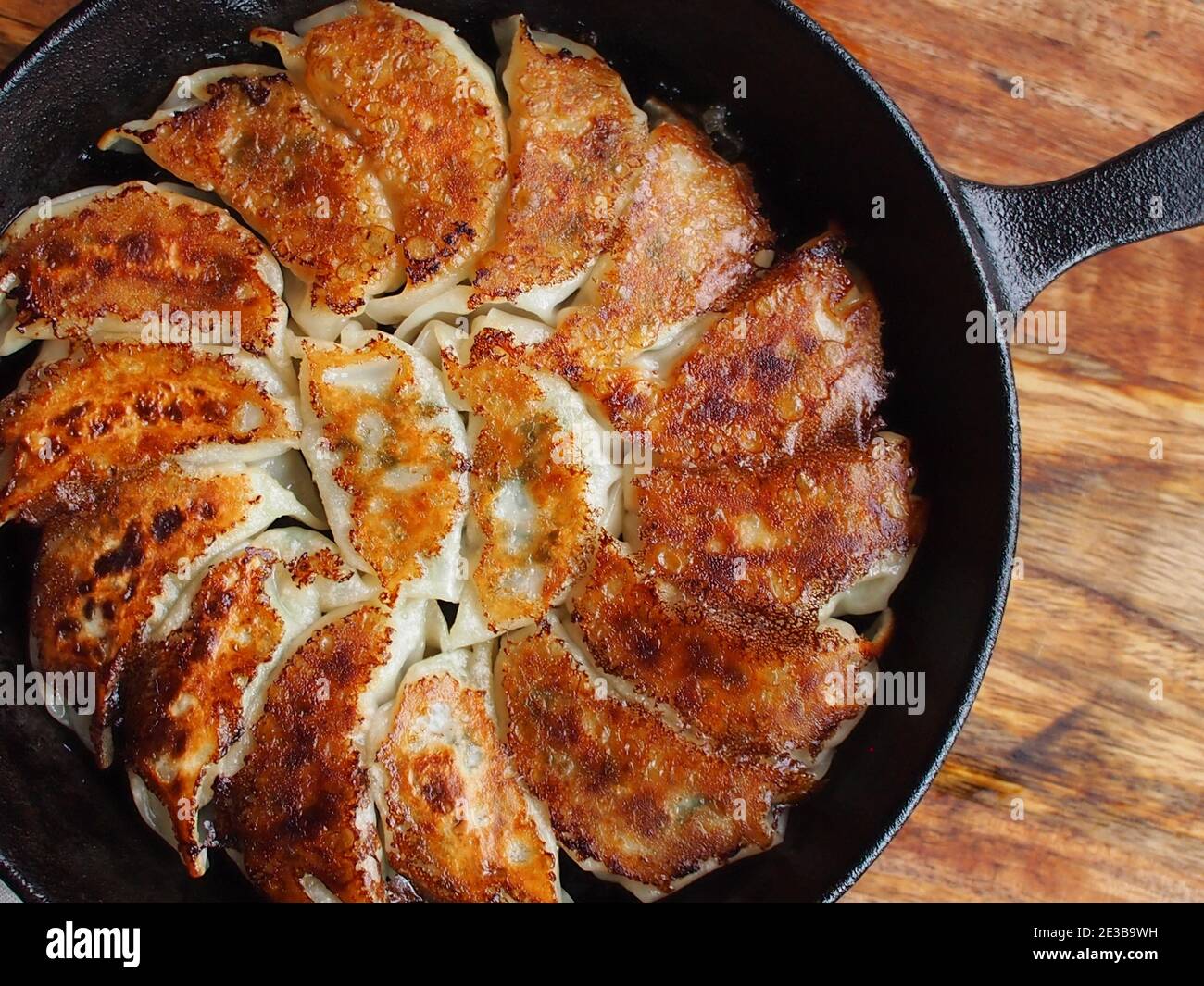 Jiao-zi alla griglia in Pan di ferro Foto Stock