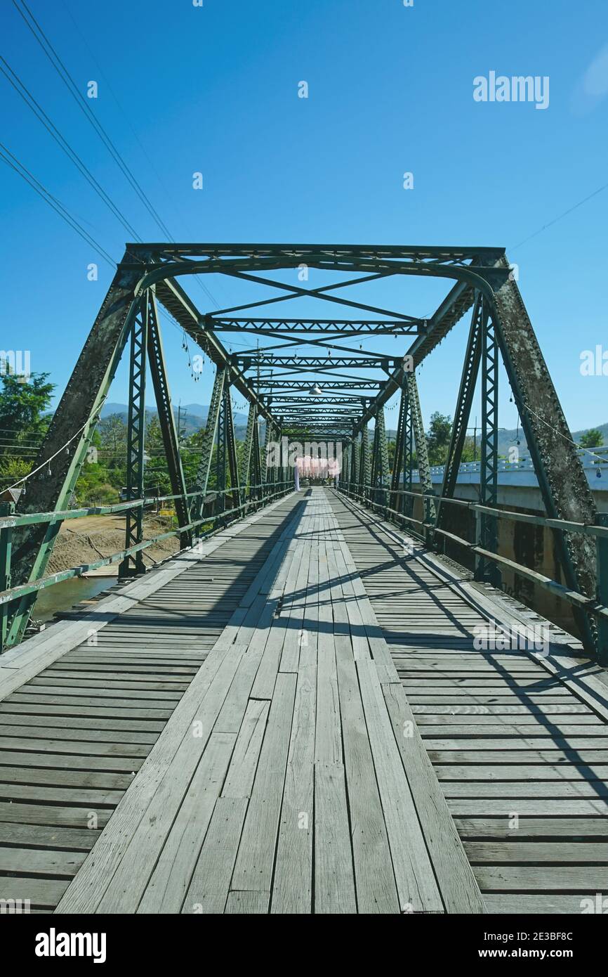 Monumento commemorativo della seconda Guerra Mondiale Tha Pai Memorial Bridge a Pai, Mae Hong Son, Thailandia. Foto Stock