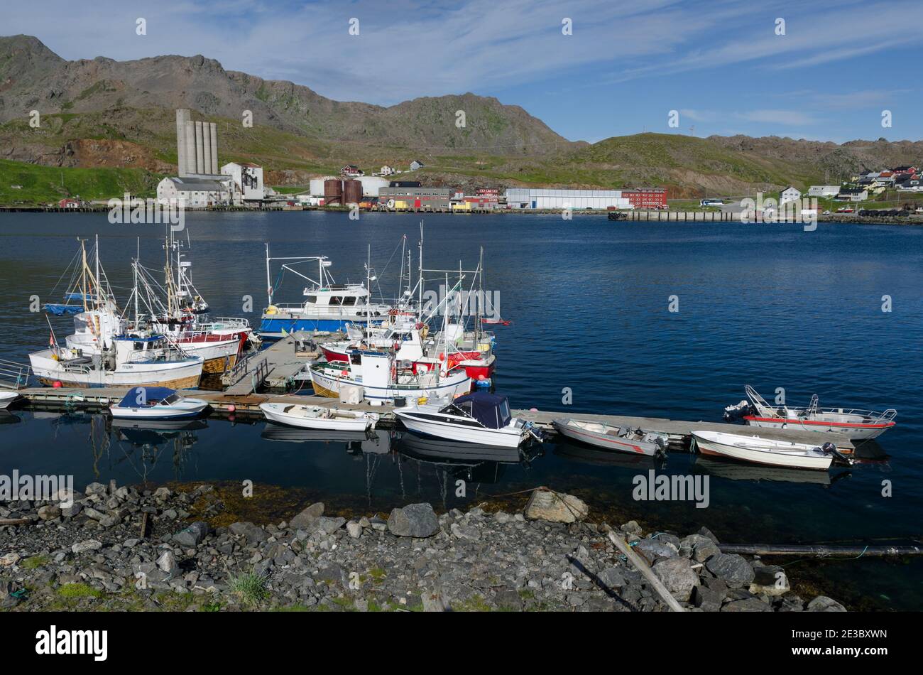 Barche di pescatori vicino al porto di Hammerfest, Norvegia Foto Stock