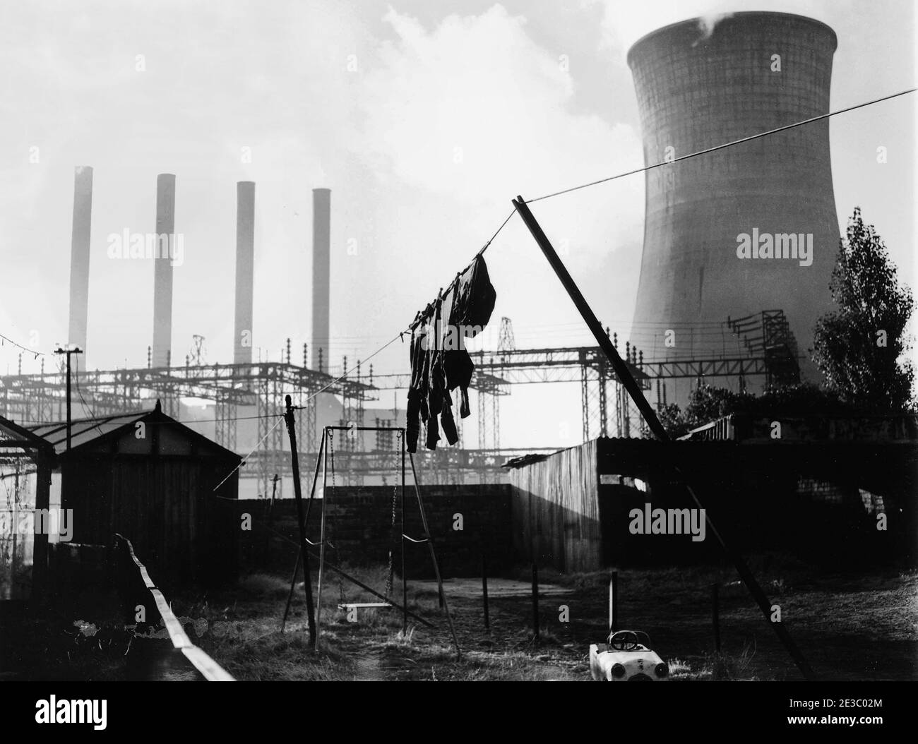 Ocker Hill Power Station situato a Ocker Hill a Tipton, West Midlands nel 1957 Inghilterra Regno Unito scena industriale 1950 zona di lavoro classe Foto Stock