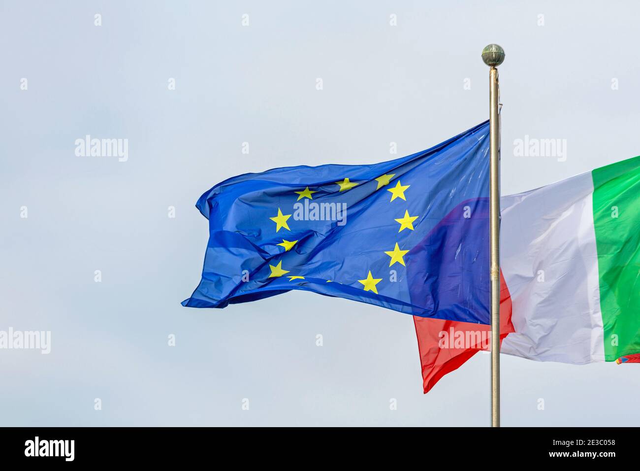 Unione Europea Unione Europea e bandiere italiane insieme Foto Stock