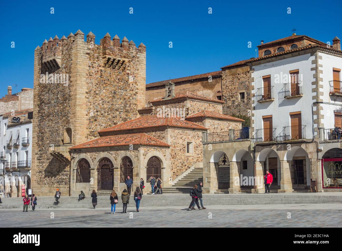 Cáceres, patrimonio dell'umanità dell'UNESCO, è una città della Spagna in Extremadura, città fortificata famosa per la Torre del Bujaco, e il Palazzo Los Golfines de Abajo Foto Stock