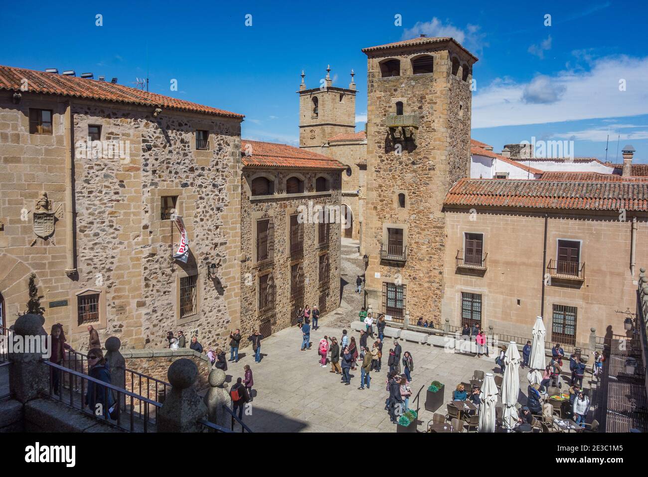 Cáceres, patrimonio dell'umanità dell'UNESCO, è una città della Spagna in Extremadura, città fortificata famosa per la Torre del Bujaco, e il Palazzo Los Golfines de Abajo Foto Stock