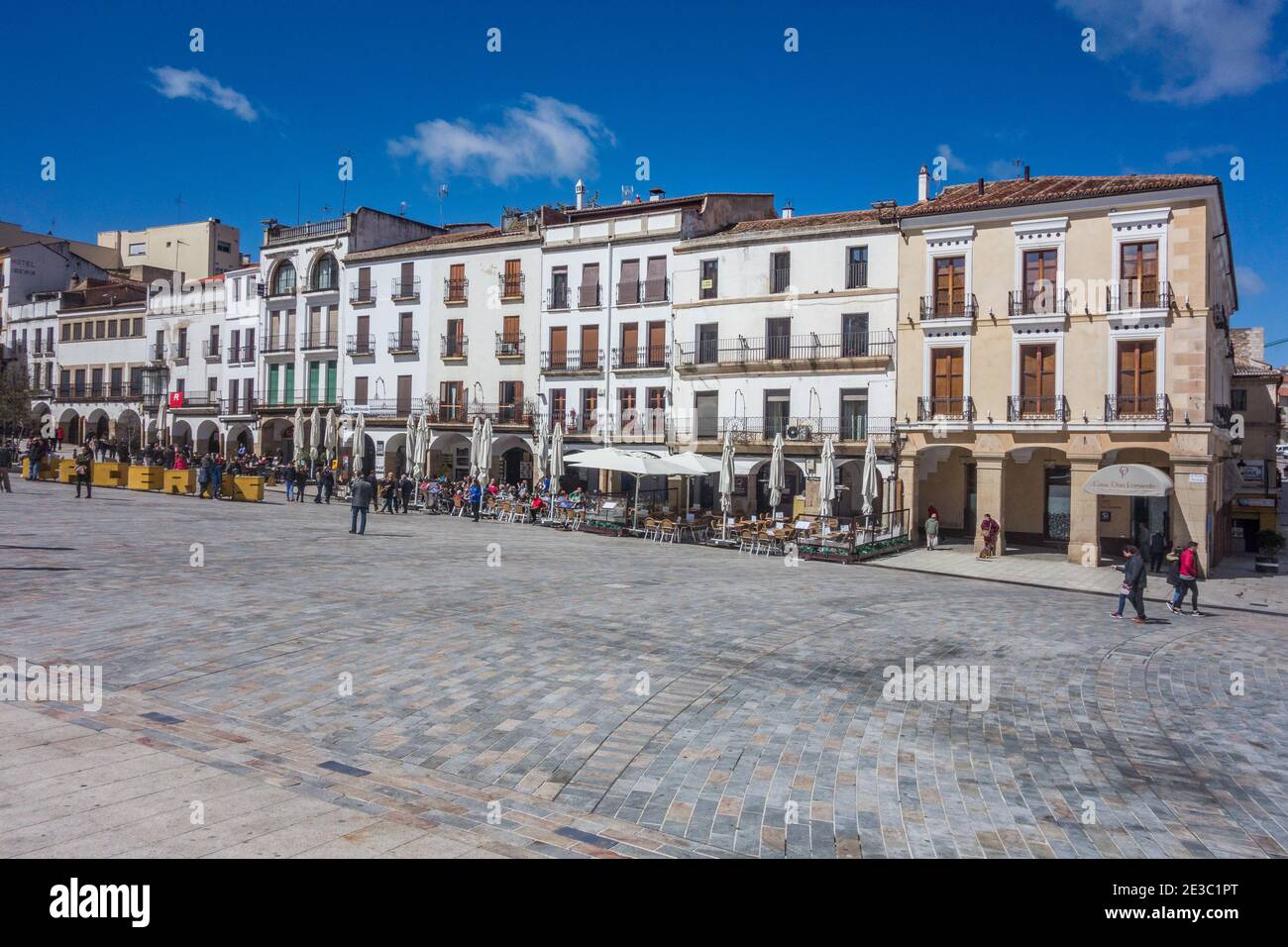 Cáceres, patrimonio dell'umanità dell'UNESCO, è una città della Spagna in Extremadura, città fortificata famosa per la Torre del Bujaco, e il Palazzo Los Golfines de Abajo Foto Stock