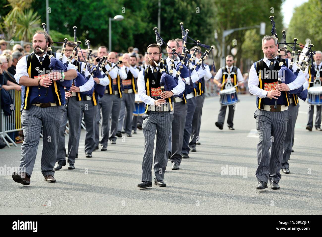 Gran parata delle nazioni celtiche in occasione del 49° Festival interceltico di Lorient, il 4 agosto 2019: I suonatori di cornamuse del Bagad de Quimper B. Foto Stock