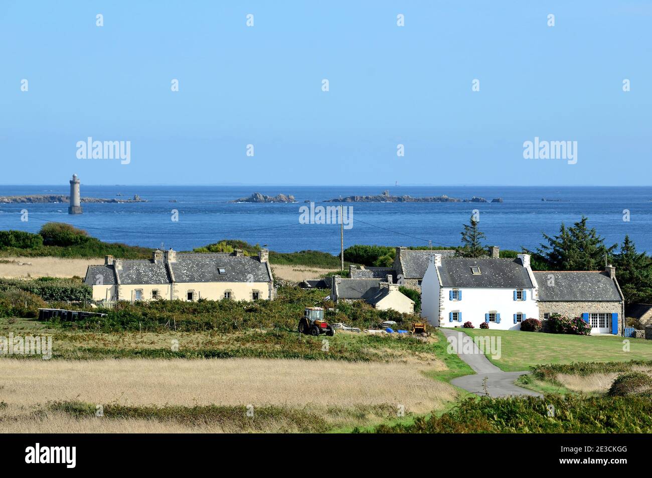 Ile d'Ouessant, Isola di Ushant (al largo delle coste della Bretagna, Francia nord-occidentale): Case tradizionali sull'isola e terreni agricoli Foto Stock