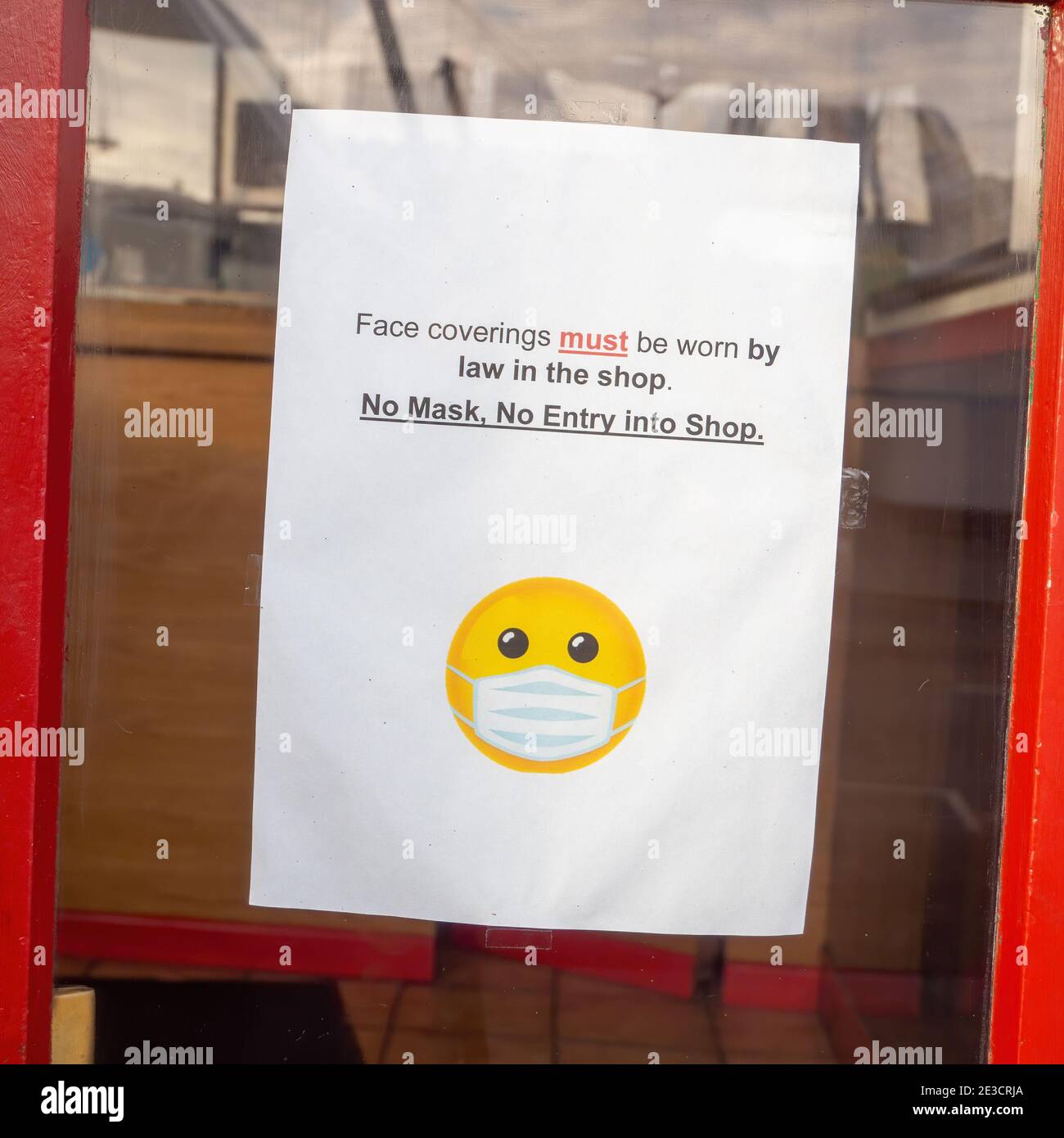 BIDEFORD, NORTH DEVON, INGHILTERRA - 7 GENNAIO 2021: Non sembra alcuna esenzione per le persone incapaci di indossare una maschera Covid. Foto Stock