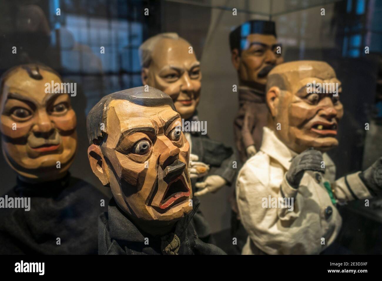 Marionette in legno con i leader della seconda guerra mondiale Adolph Hitler, Roosevelt, Stalin, Churchill e Mussolini Foto Stock