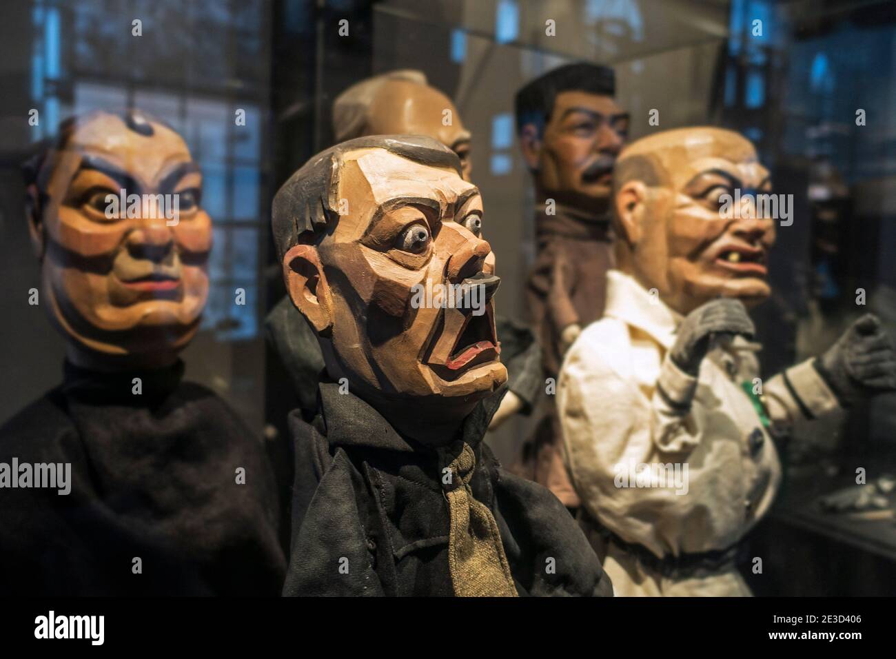Marionette in legno con i leader della seconda guerra mondiale Adolph Hitler, Roosevelt, Stalin, Churchill e Mussolini Foto Stock