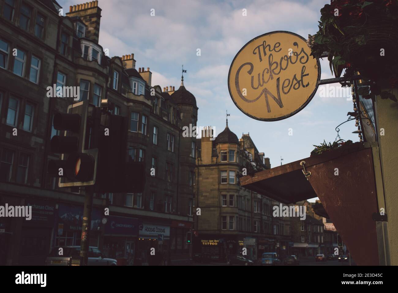 The Cuckoo's Nest, piccoli negozi su una strada pittoresca, Edimburgo, Scozia Foto Stock