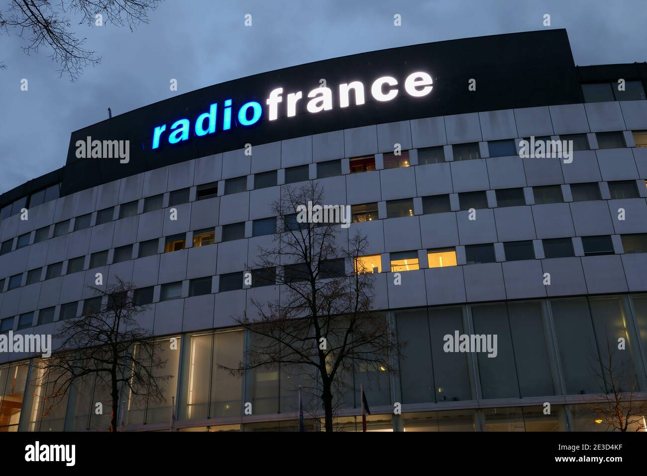 Parigi, Francia. Gennaio 17. 2021. Vista dell'edificio radio France situato lungo la Senna. Foto Stock