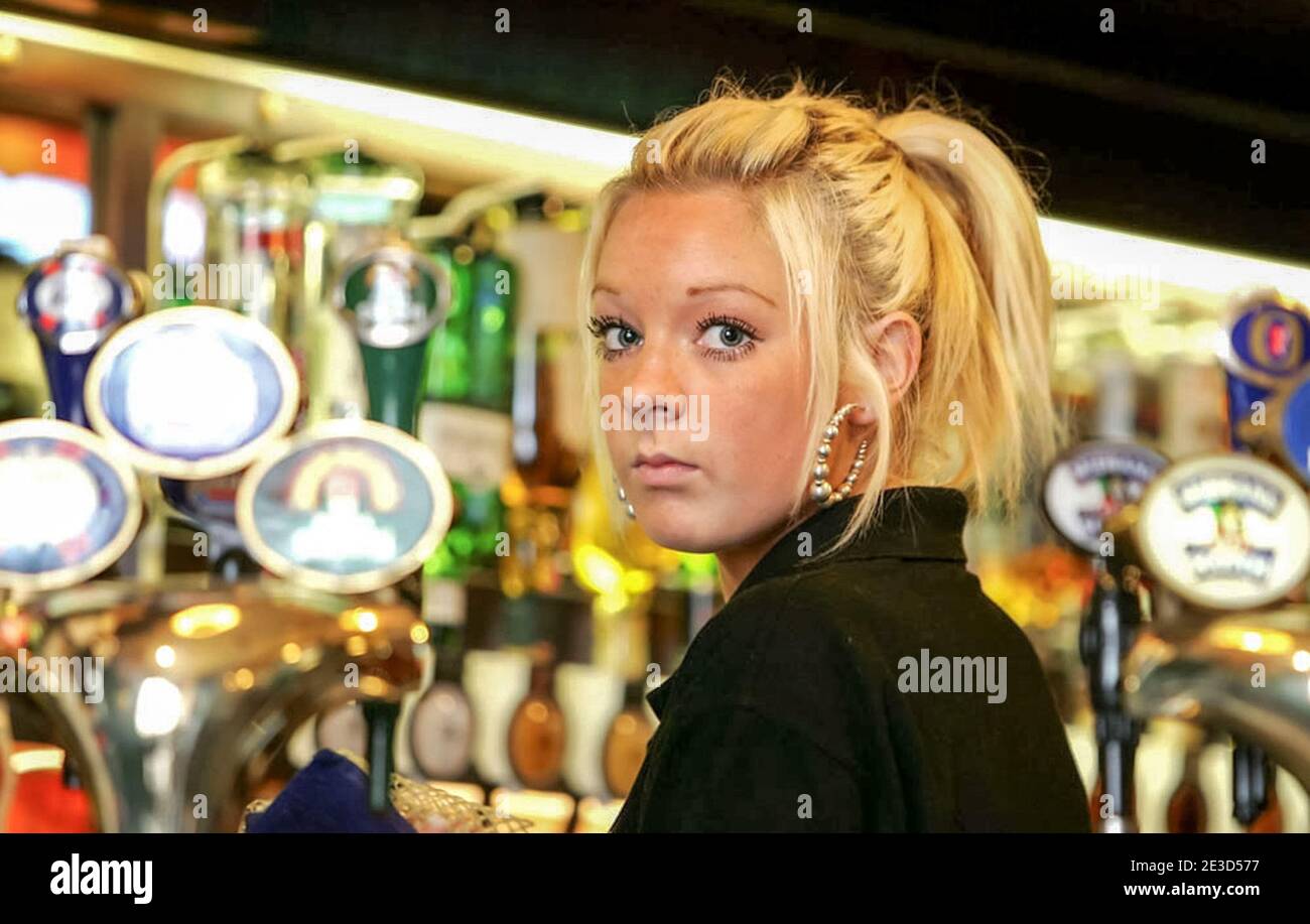 Un'altra pinta per favore. Barbaid, Collingwood Arms, Tynemouth, Inghilterra Foto Stock