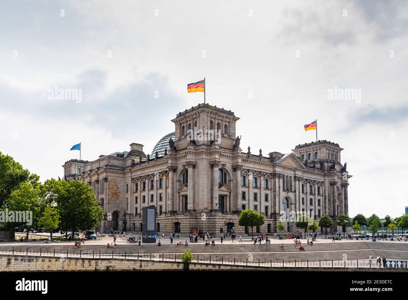 Berlino, Germania - 30 luglio 2019: Vista panoramica del famoso edificio del Reichstag, sede del Parlamento tedesco, Deutscher Bundestag. Foto Stock