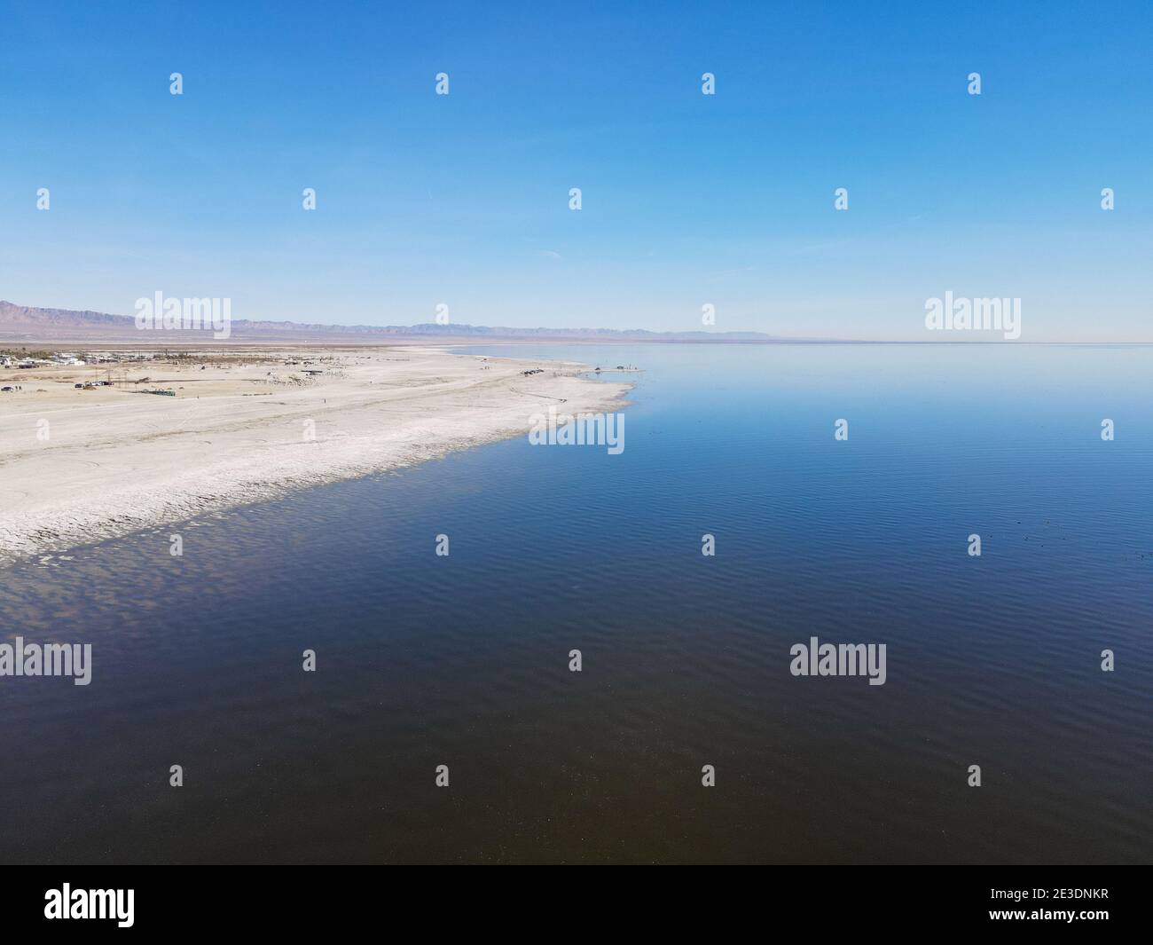 Vista aerea di Bombay Beach e del paesaggio del Mar di Salton della California meridionale, Stati Uniti. Salton Sea endorheic Rift Lake. Foto Stock