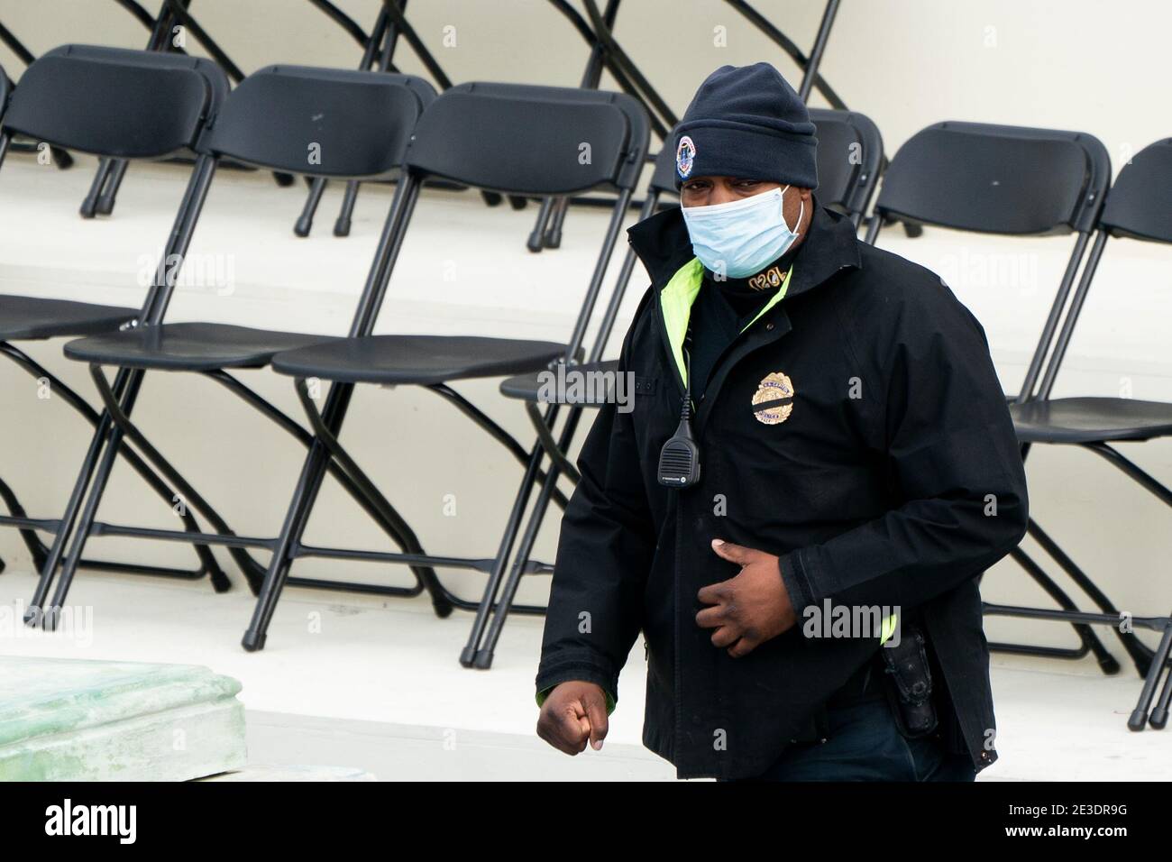 L'ufficiale della polizia del Campidoglio Eugene Goodman partecipa a una prova di inaugurazione fuori dal Campidoglio a Washington, DC il 18 gennaio 2021. Credit: Erin Schaff/Pool via CNP | utilizzo in tutto il mondo Foto Stock