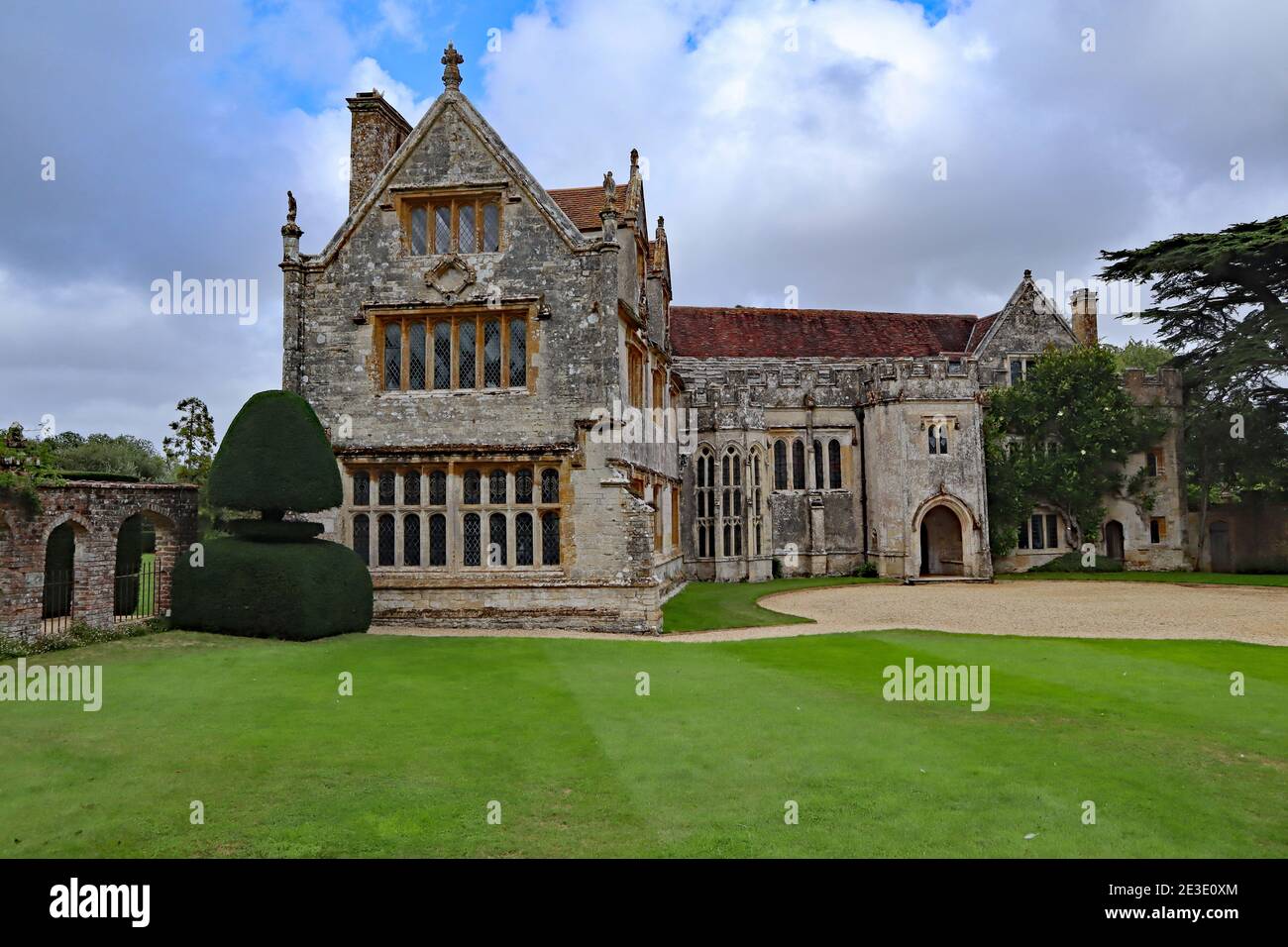 I prati si trovano di fronte a una residenza signorile inglese a Dorset, Inghilterra Foto Stock