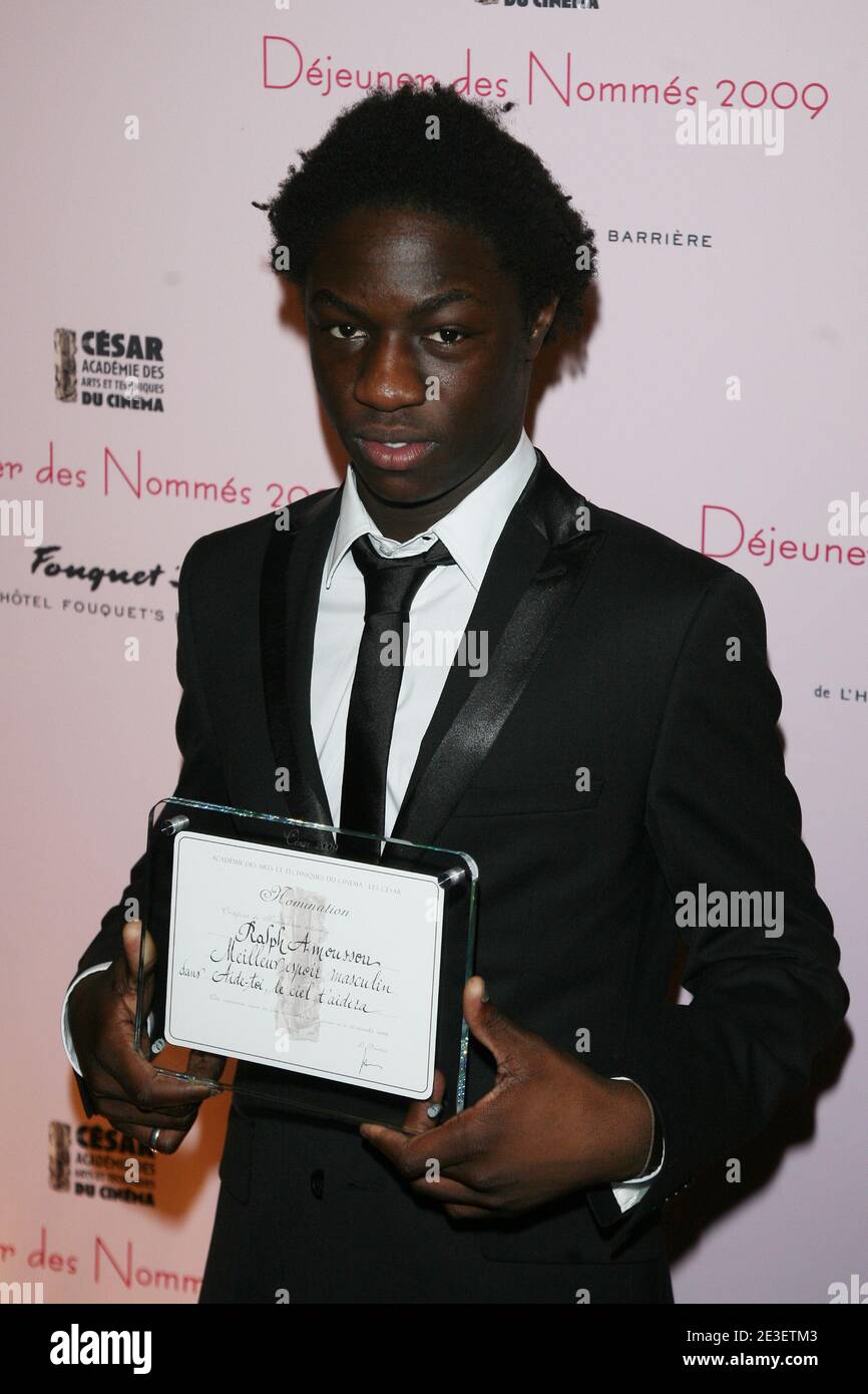 Ralph Amoussou celebra la sua nomina durante la 'Dejeuner des nominations' per la prossima cerimonia Cesar Awards 2009 tenutasi al Fouquet's di Parigi, Francia, il 7 febbraio 2009. Foto di Denis Guignebourg/ABACAPRESS.COM Foto Stock