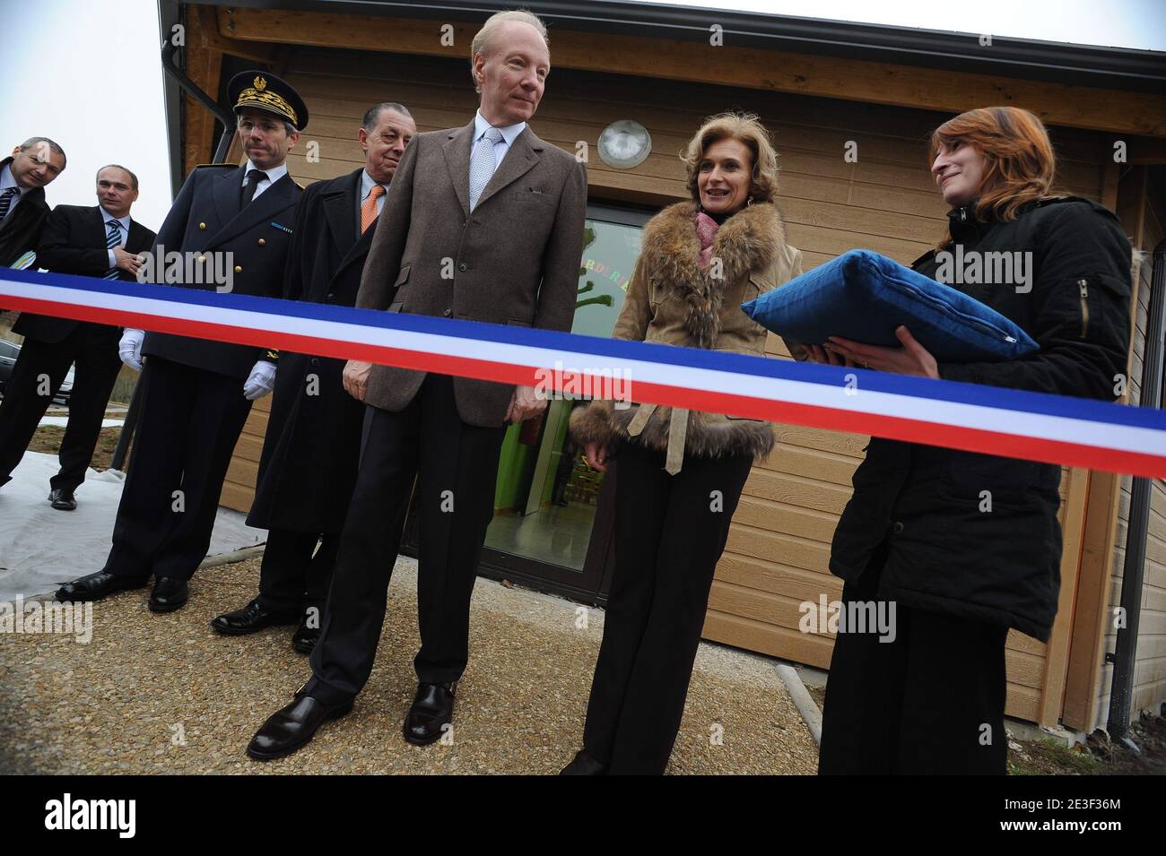 Il 13 febbraio 2009, il Ministro francese del lavoro, dei rapporti di lavoro, della famiglia e della solidarietà Brice Hortefeux inaugura un vivaio a Fere en Tardenois, nei pressi di Reims, in Francia. Foto di Elodie Gregoire/ABACAPRESS.COM Foto Stock