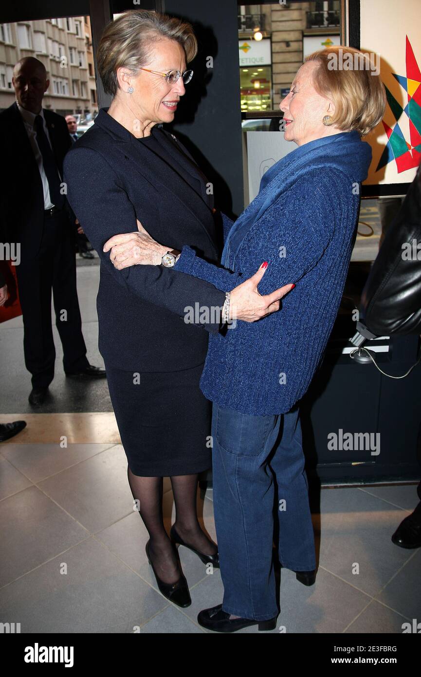 L'attrice francese Michele Morgan parla con il ministro degli interni Michelle Alliot-Marie mentre celebra il suo 8nono compleanno a Parigi, Francia, il 2 marzo 2009. Foto di Marco Vitchi/ABACAPRESS.COM Foto Stock