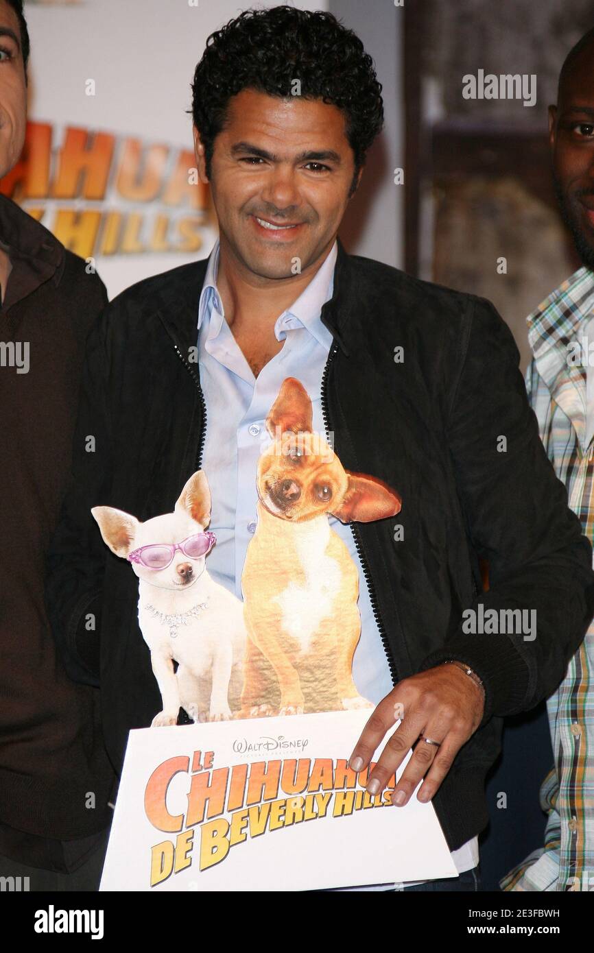 Jamel Debbouze in posa durante una fotocellula per 'le Chihuahua de Beverly Hills' tenutasi al Theatre du Comedy Club di Parigi, Francia, il 2 marzo 2009. Foto di Denis Guignebourg/ABACAPRESS.COM Foto Stock