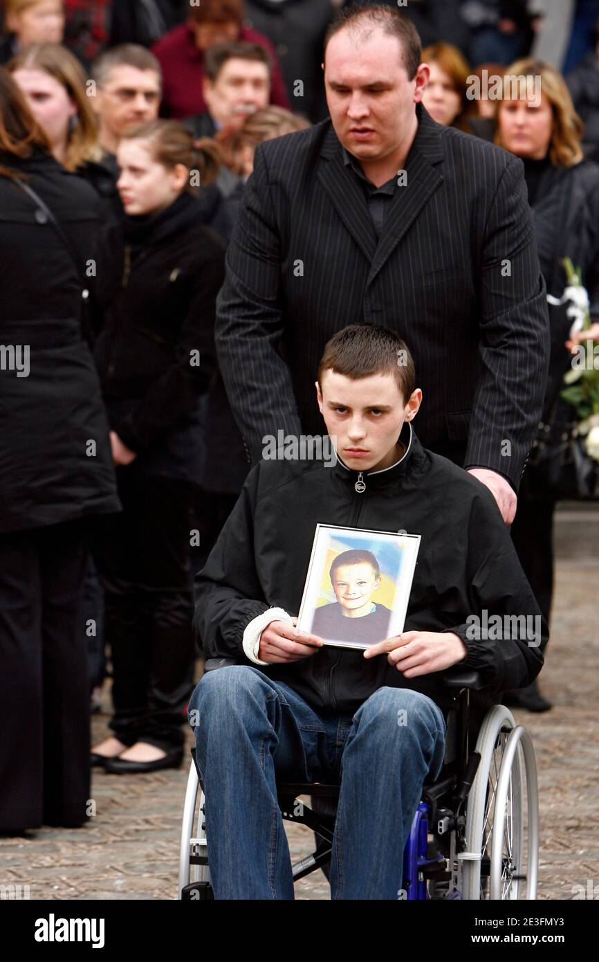 Enterrement de Jordan le jeune supporter du LOSC age de 10 ans qui avait trouve la mort avec son ami Sullivan dimanche dernier percutes par un RER alors qu ils traversaient un pont