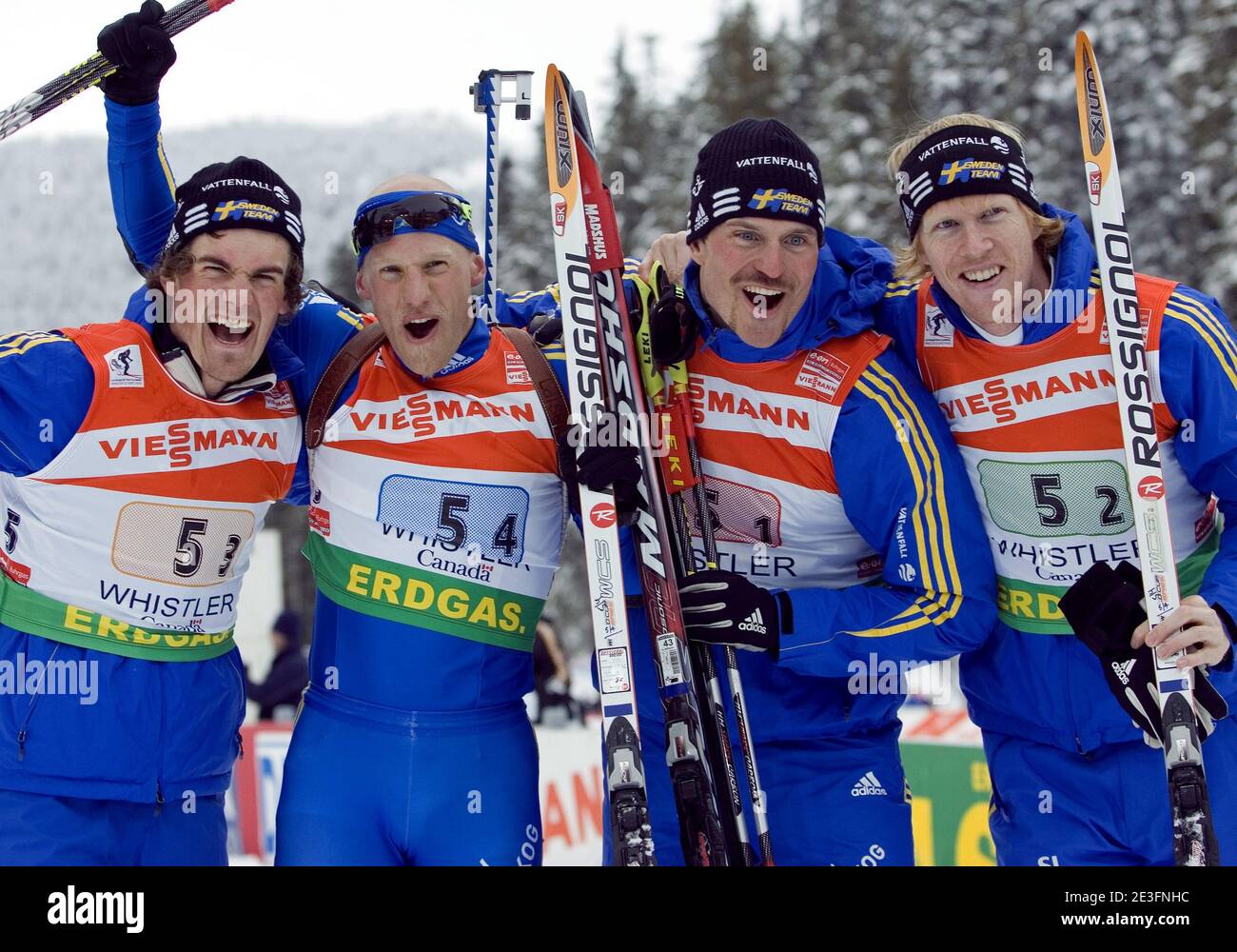 A R. Fredrk Lindstroem, Carl Johan Bergman, David Ekholm e Mattias Nilsson dalla Svezia festeggiano la vittoria del Biathlon Relay maschile di 4x7,5 km durante gli eventi della Coppa del mondo E.on Ruhrgas IBU al Whistler Olympic Park vicino Vancouver, BC, Canada, il 15 marzo 2009. Foto di Heinz Ruckemann/Cameleon/ABACAPRESS.COM Foto Stock