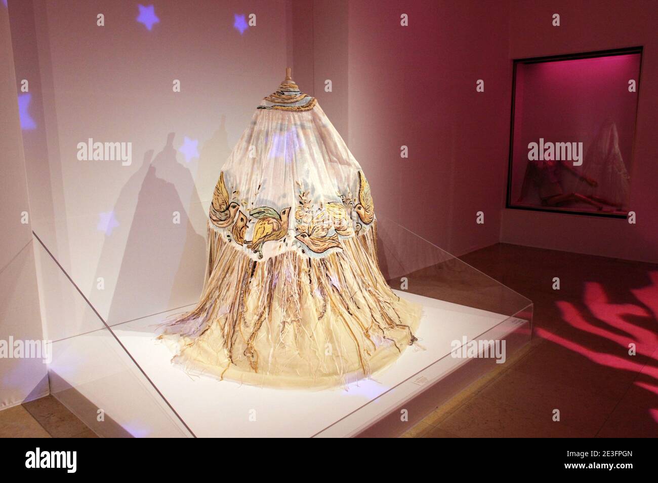 Lancio della mostra di Franck Sorbier 'la couture corps et ame' tenutasi presso il 'Mustee des tissus' di Lione, Francia, il 17 marzo 2009. Foto di Vincent Dargent/ABACAPRESS.COM Foto Stock