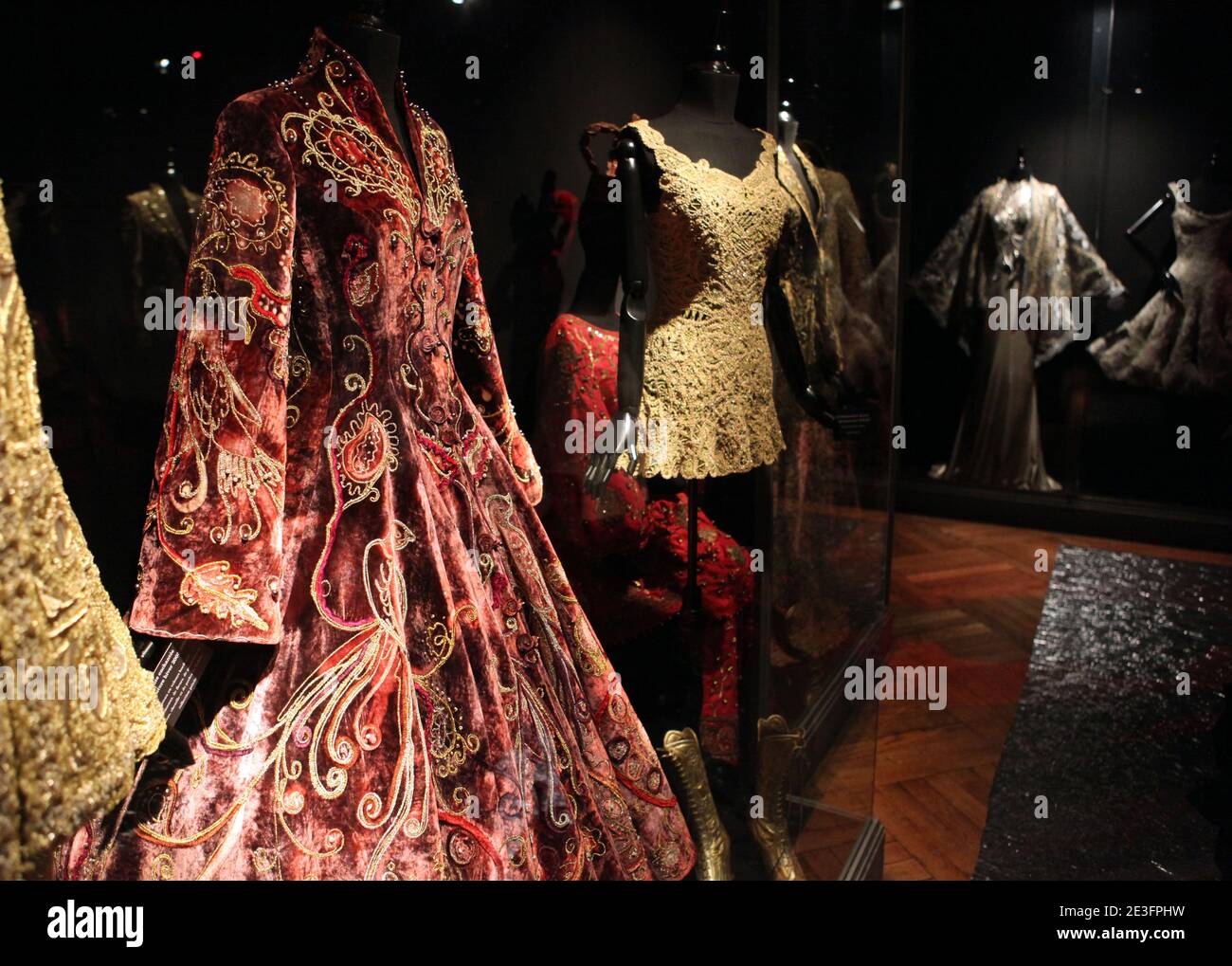 Lancio della mostra di Franck Sorbier 'la couture corps et ame' tenutasi presso il 'Mustee des tissus' di Lione, Francia, il 17 marzo 2009. Foto di Vincent Dargent/ABACAPRESS.COM Foto Stock